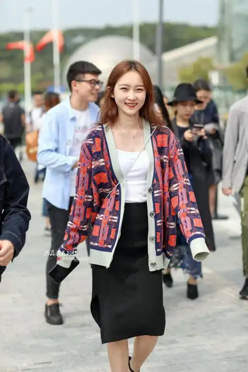 路人街拍小姐姐笑容好甜美真的想跟你交朋友