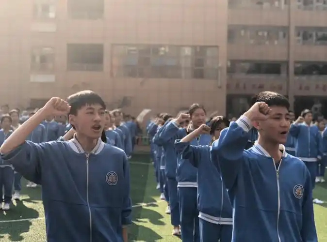 原创重庆八中美女校花走红王俊凯的母校再次出名评论区却一股酸味