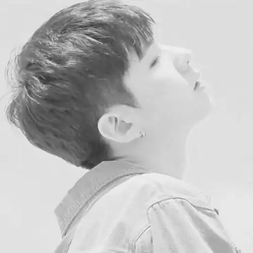 黑白男生头像侧脸帅气幸福的生活不能一个人