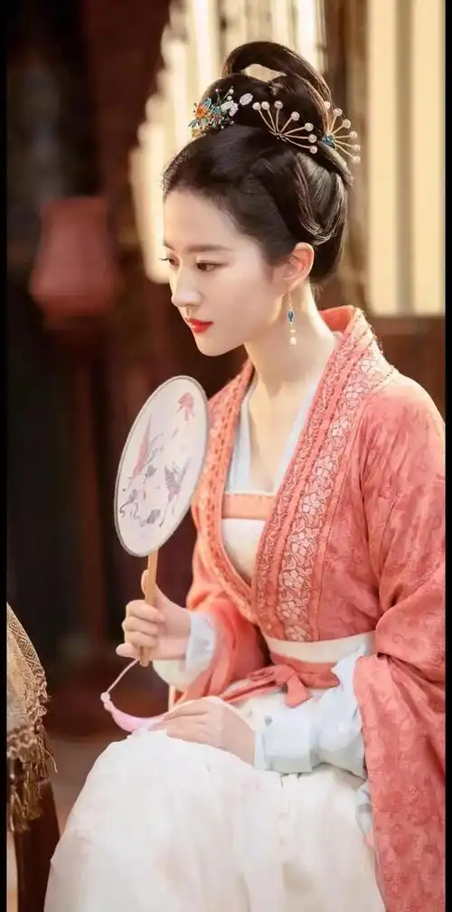 美丽女人刘亦菲仙气飘飘