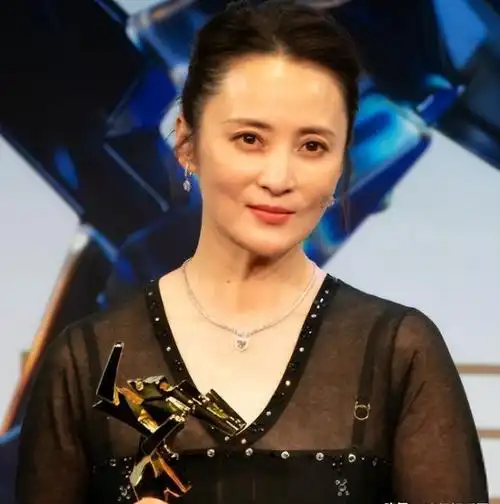 这一夜女星告诉你干干瘪瘪不叫美珠圆玉润才更有韵味