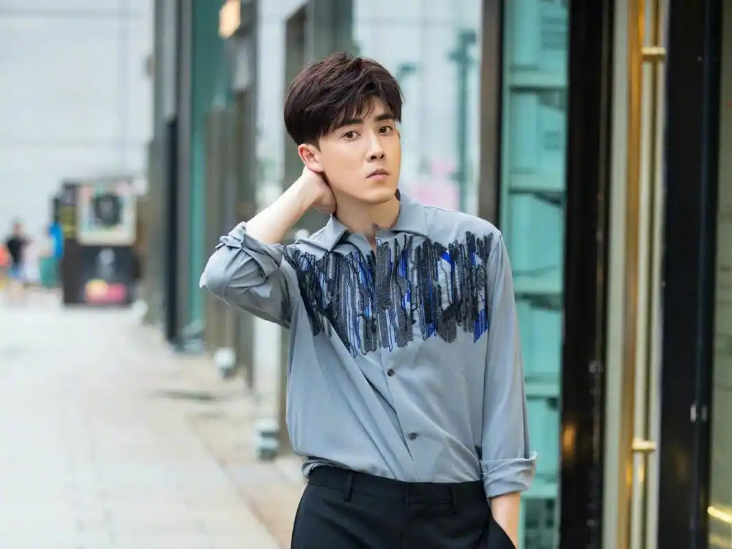 张睿清爽帅气时尚街拍图片桌面壁纸