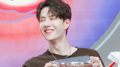 王一博酷盖一笑真好看!秒变王甜甜【动图】持续更新