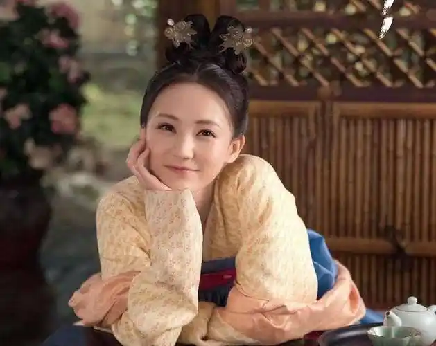 于正小作文挺李一桐,否认她有背景,反而大败好感_于正在_资源_金晨