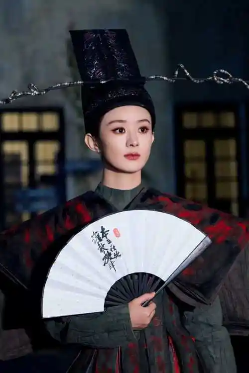 赵丽颖新造型亮相综艺,引发热议,评论区瞬间沸腾!