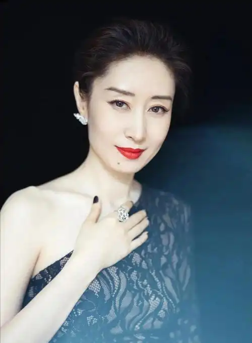 山东实力派美女演员刘敏涛 霸气御姐 身材傲人-蘑菇号