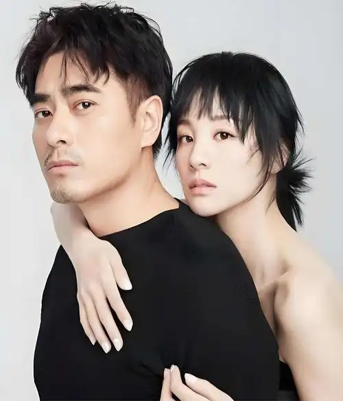 陈龙与章龄之相差十岁一见钟情,因戏生情相恋15天闪婚,恩爱有加