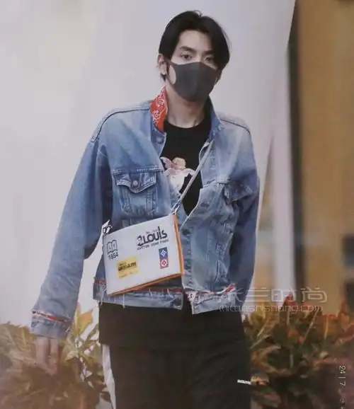 二合一邮差包 挎包m44641吴亦凡王子异同款