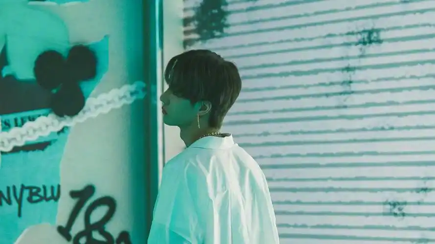 阳光少年王一博帅气街拍写真,大陆明星-回车桌面