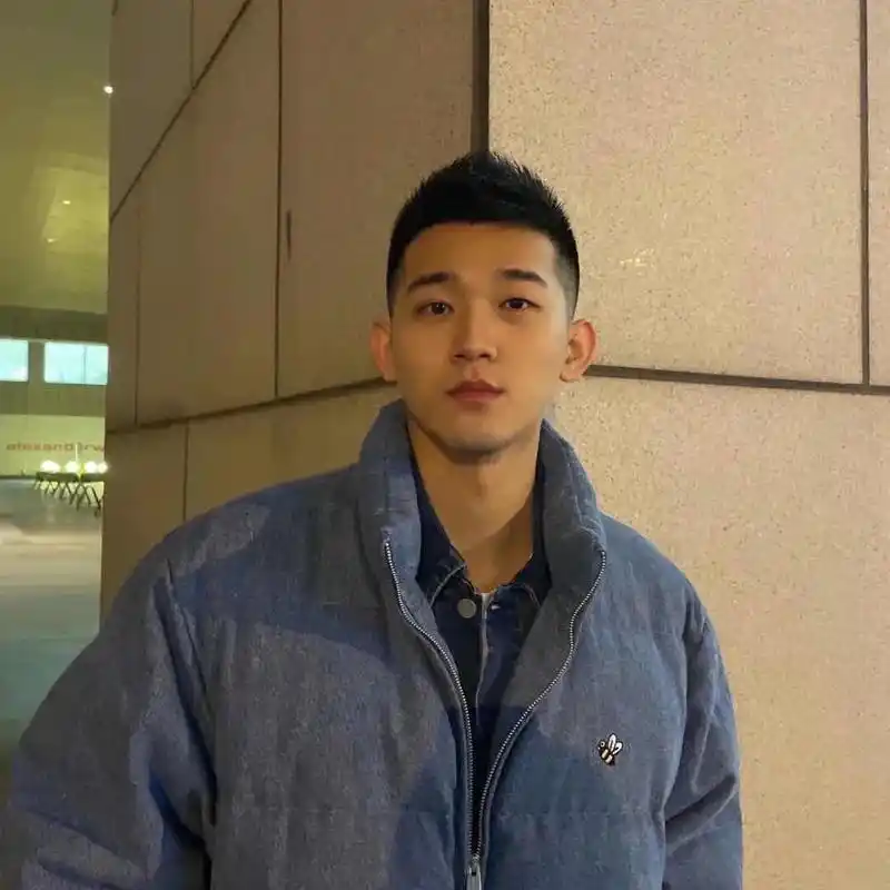 这样的短发1,你会喜欢吗?飞机头帅气小哥. 有一种很清爽的感 - 抖音