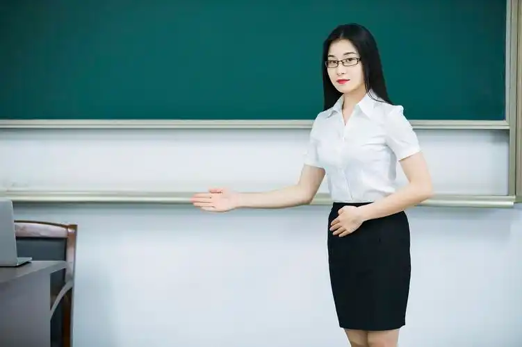 校园老师上课讲课图片