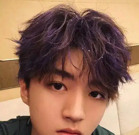 男生梳碎刘海更有活力感年轻男孩碎刘海短发阳光又帅气