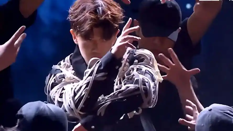 任嘉伦跳舞好帅呀!不愧是全能艺人