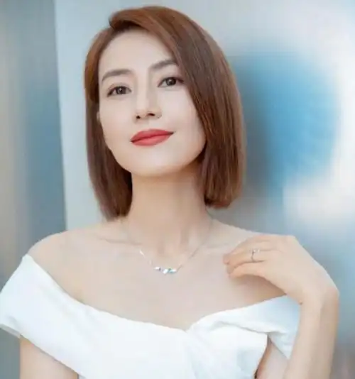 北京一夜,"美出新高度"的高圆圆,彻底看出了她的"真实处境"