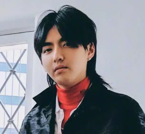 看完吴亦凡最新胖照我默默地放下了手中的炸鸡