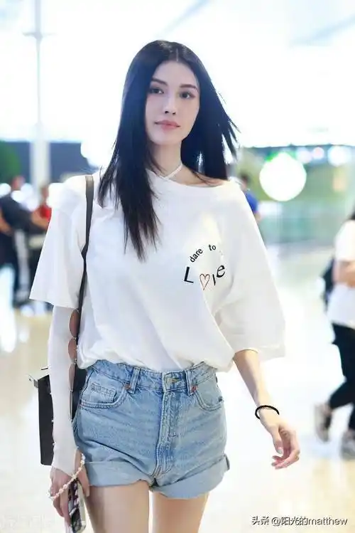 2023年6月21日,上海,何穗机场街拍.