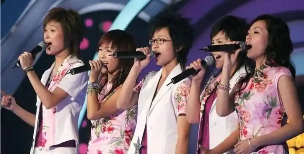 20岁登顶的超女快男,40岁依然在场