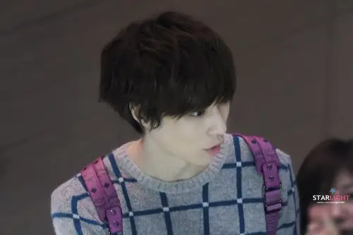 哇酒窝男张艺兴v