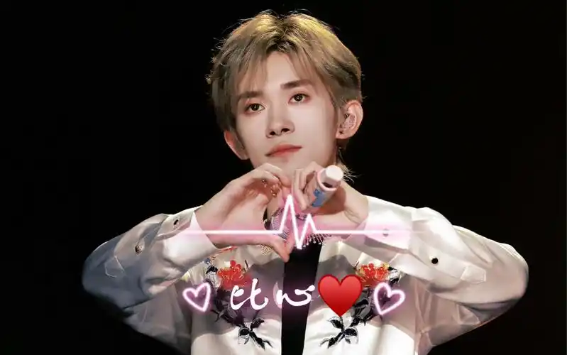 【易烊千玺】留超酷的发型比最甜的心