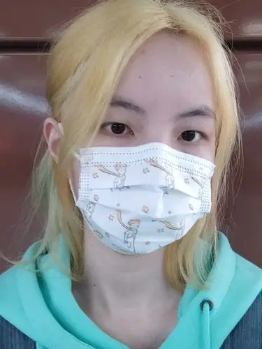 小绿人漂金黄色头发显白正常吗