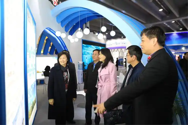 深圳市人社局副局长曾雪莲女士参观南山展厅