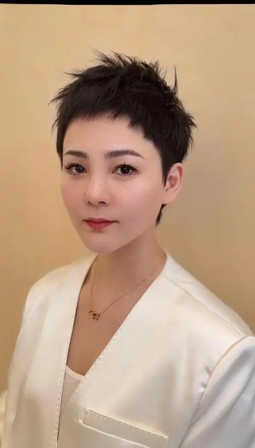 夏季短发来了,锯齿刘海很有辨识度,剪完大不一样|脸型|发型|圆脸_网易