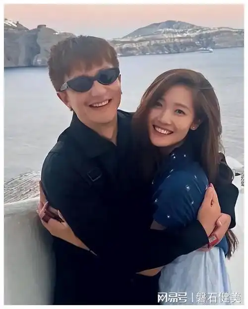 黄轩官宣女朋友,女友温文尔雅气质出众!