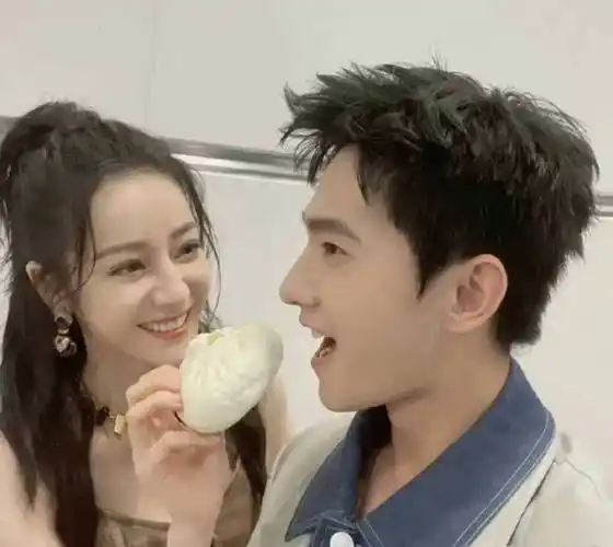 王楚然新加坡生图被夸,她是不是高配版刘亦菲?