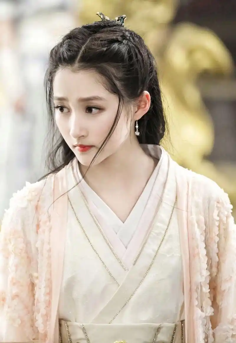 轩辕剑之汉之云|耶亚希  关晓彤在电视剧《轩辕剑之汉之云》中饰演耶