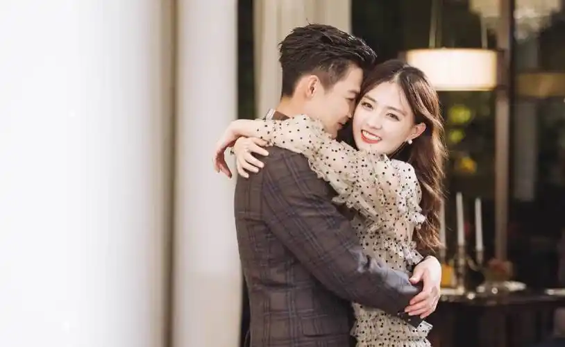 徐璐被曝新恋情与小5岁鲜肉男星逛街男方颜值高不输张铭恩