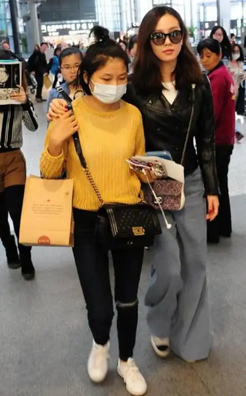 赵丽颖的助理,网友:胖墩逆袭,还是丽颖照顾的好