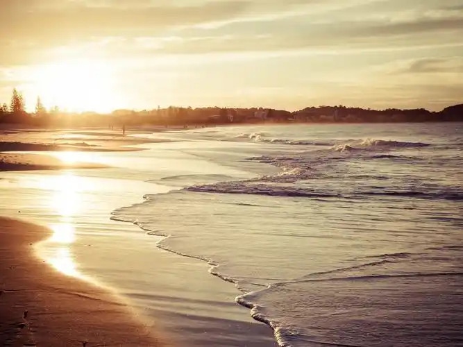 沙滩,沙,海浪,阳光,大海 壁纸 - 1024x768