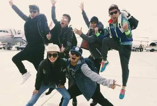 跑男七人的拍照姿势图1学不会图3搞怪图5辣眼睛