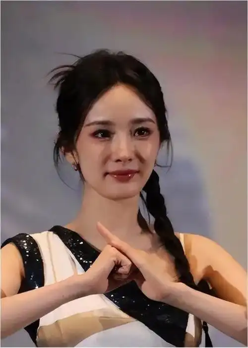 杨幂和赵丽颖十四年的明争暗斗终于落幕胜负已定