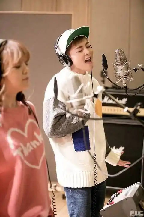 callyoubae金珉锡# 这位宝宝又穿女装啦[偷.