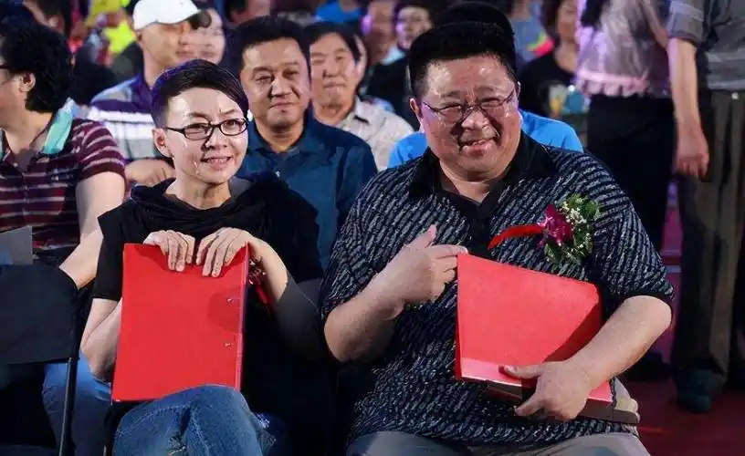 原创58岁王姬全家照老公帅气多金女儿身材迷人27岁儿子惹人疼