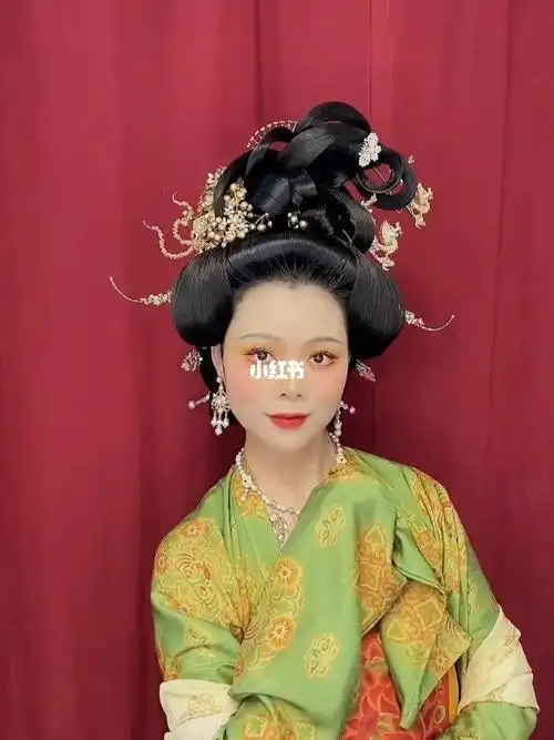 绕几个环环就能完成的唐风发型