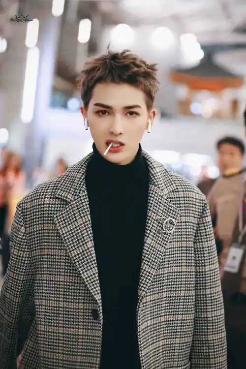 寸头廷廷必须拥有姓名@theo-朱正廷