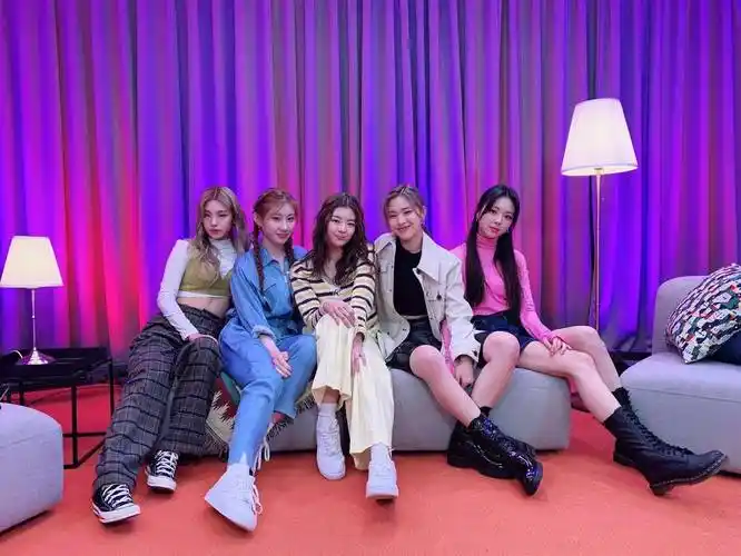 她们出道9天直接刷新女团记录,更是以最短时间获得榜单首位_组合_新生