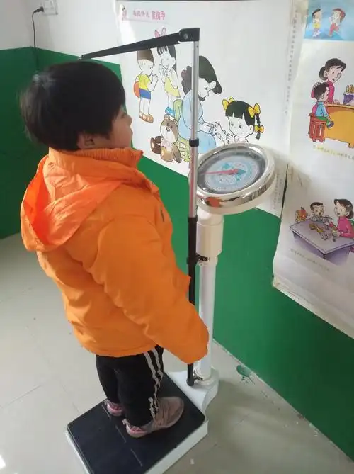 程茜瑶    今天给她测量身高,又长高了.2019.12.18