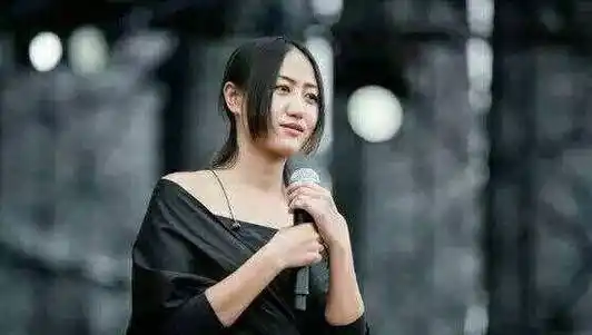 陈粒她是民谣界唯一的老公歌里藏着一整个江湖