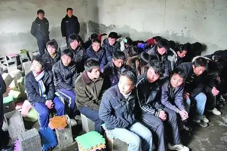 20多名传销人员挤在一间小屋里. 本报记者  陈琳摄