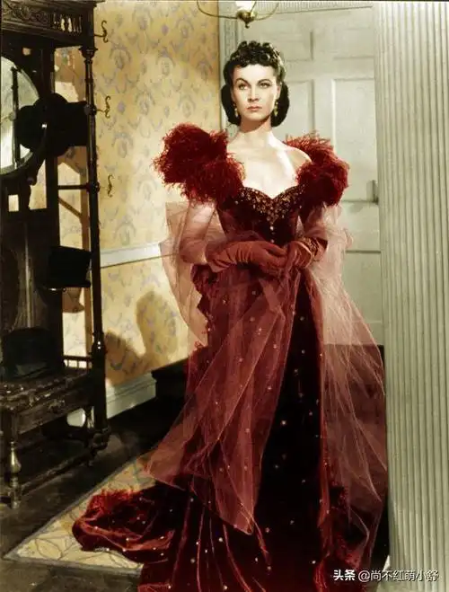 《乱世佳人》的费雯丽:穿衣华丽又经典,网友:每套都在审美点上|洛可可
