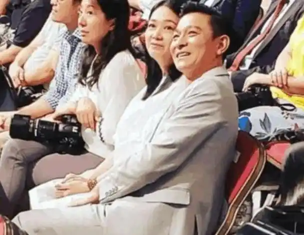 放弃豪门生活甘愿做刘德华背后的女人朱丽倩为了他有多能忍