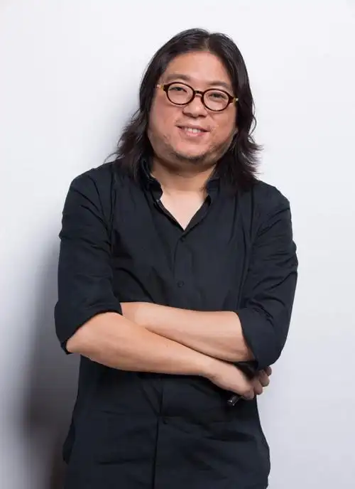 高晓松意外腿伤微博呼吁多设置无障碍设施