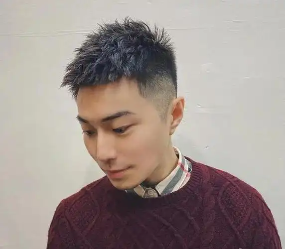 据说这是今春最流行的男士发型?