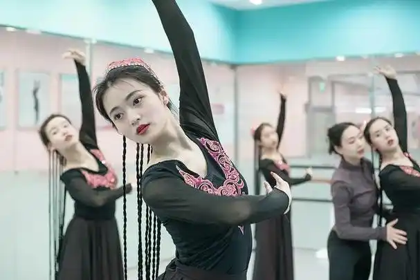 舞蹈的赞美句子动感活力的舞蹈的句子