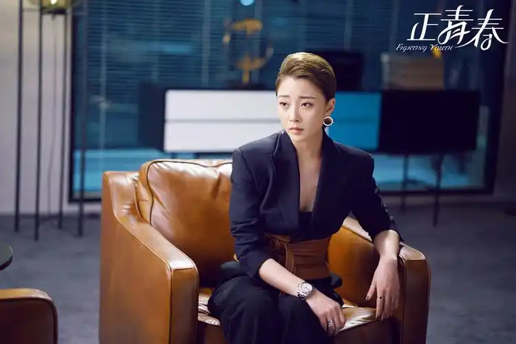 《正青春》热播进行时 吴谨言殷桃持续探索职场剧新价值