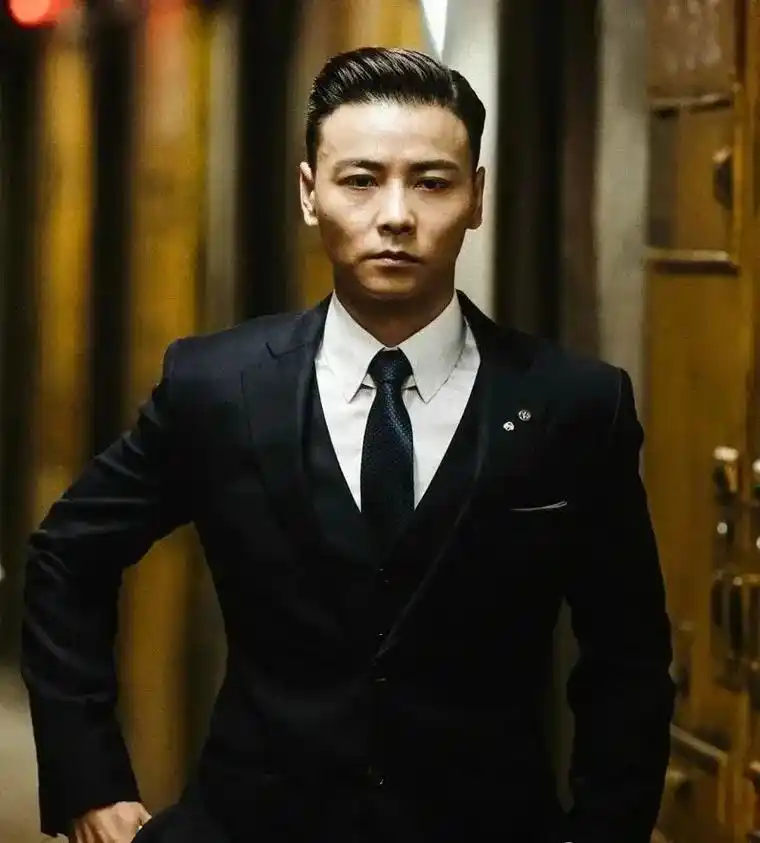 战术装备(第19期)西装暴徒篇——成熟男人的标配穿搭,一套合 - 抖音