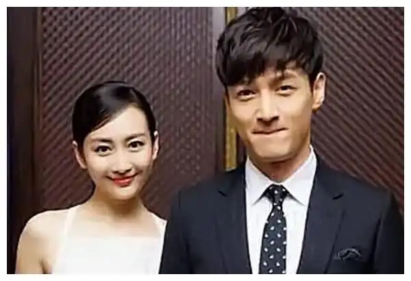 胡歌和谁合影都是一个表情唯独和他不同网友请你们原地结婚